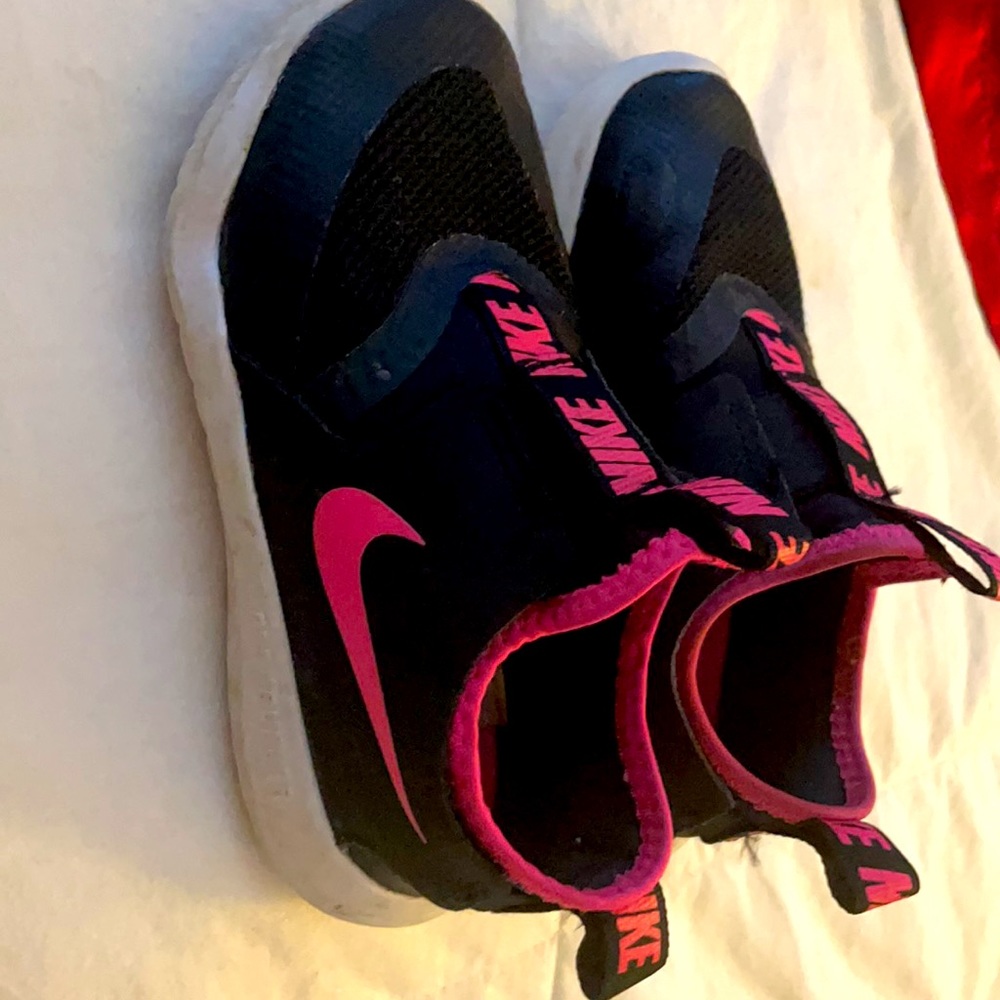 Nike - Picture 2 of 2
